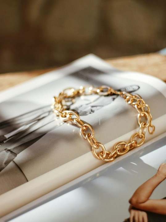 Colección contemporánea — anillo y collar